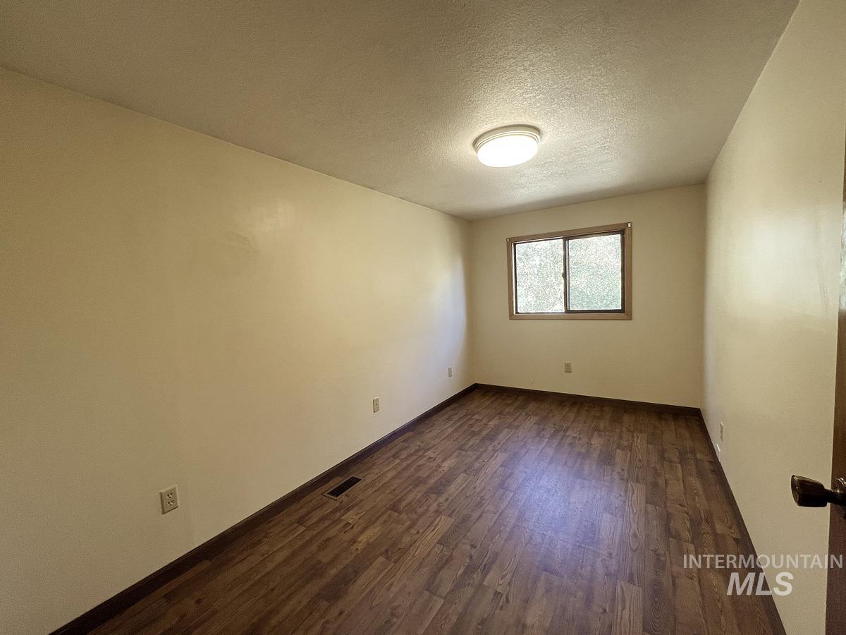 108 S School Street Property Photo 16