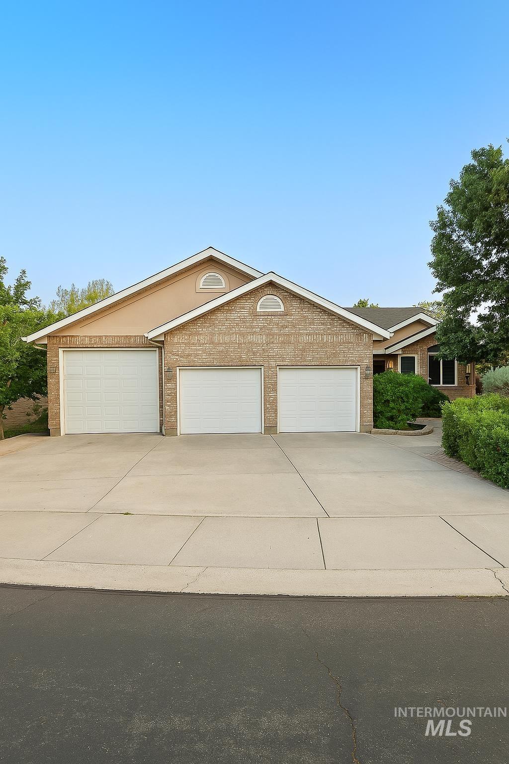 1409 Bitterroot Drive Property Photo 1