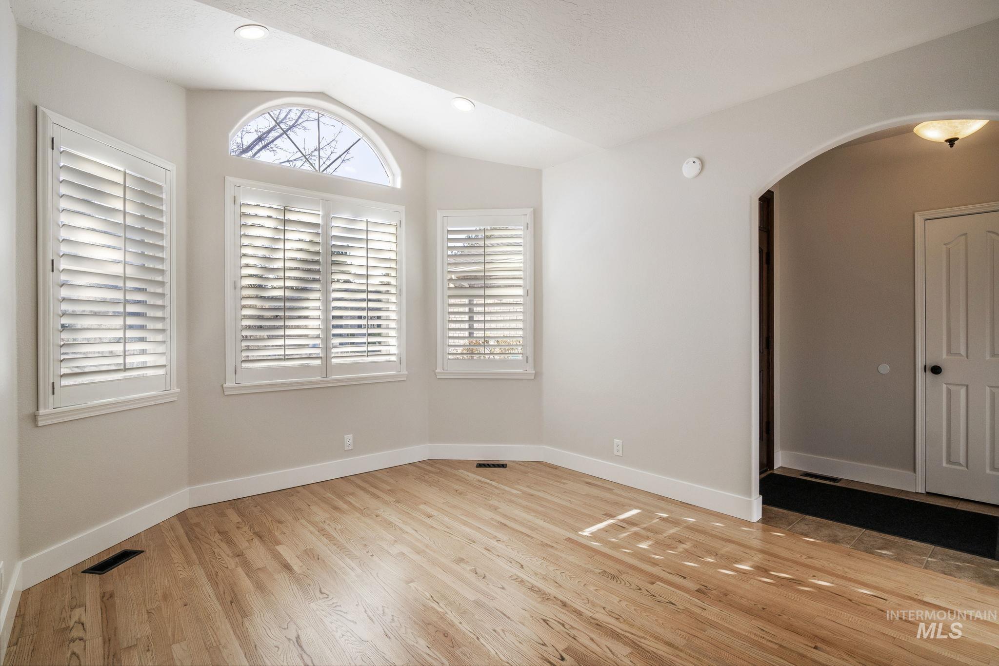 1409 Bitterroot Drive Property Photo 4
