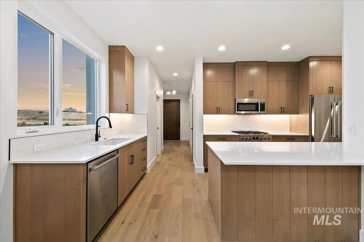 6480 S Astoria Ave Property Photo 7