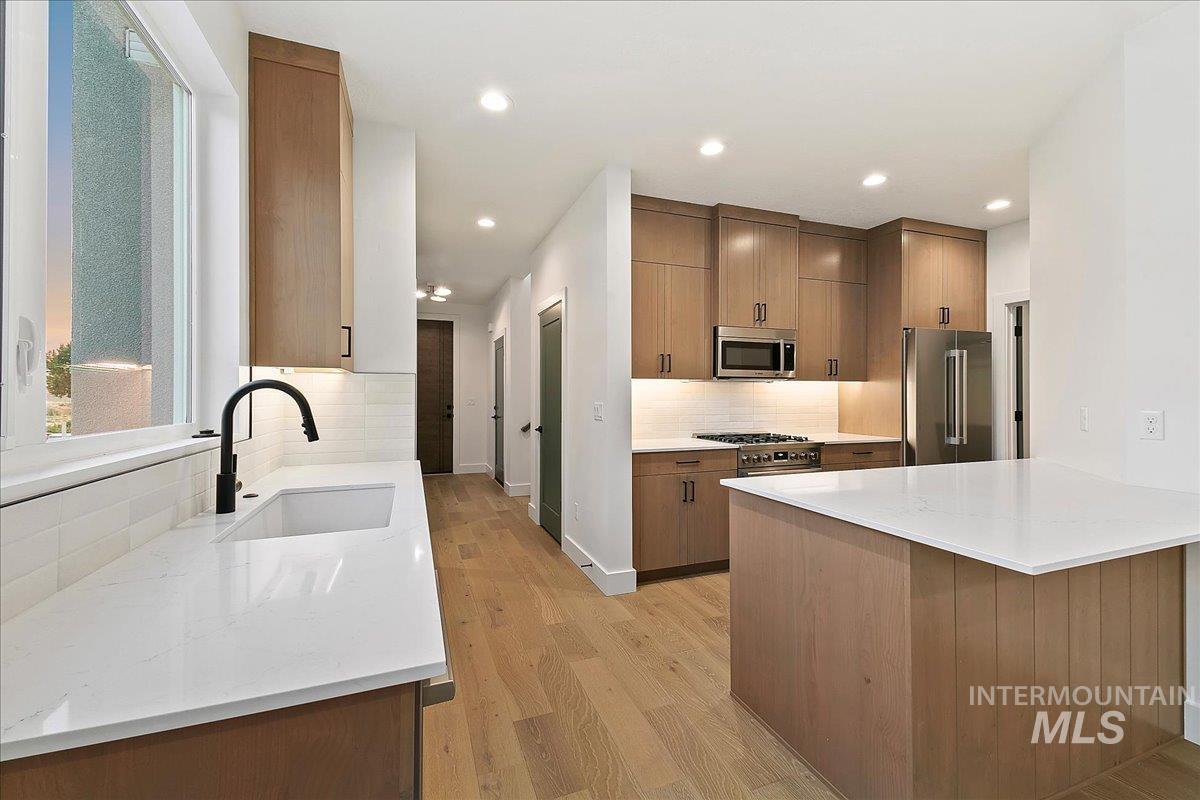6480 S Astoria Ave Property Photo 9