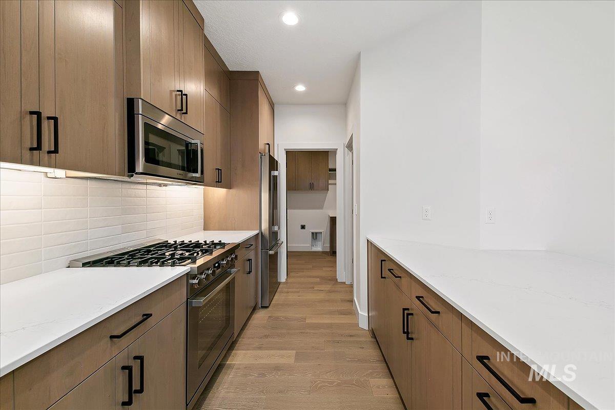 6480 S Astoria Ave Property Photo 10