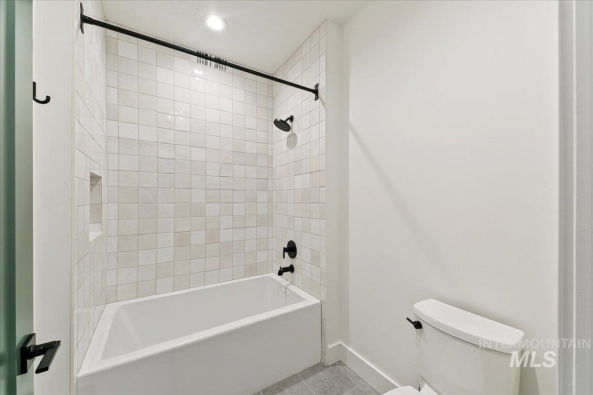 6480 S Astoria Ave Property Photo 19