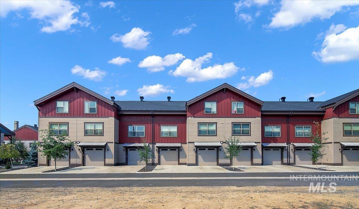 310 Broken Creek St. Property Photo 2