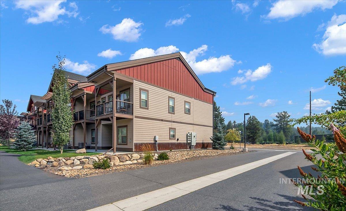 310 Broken Creek St. Property Photo 6