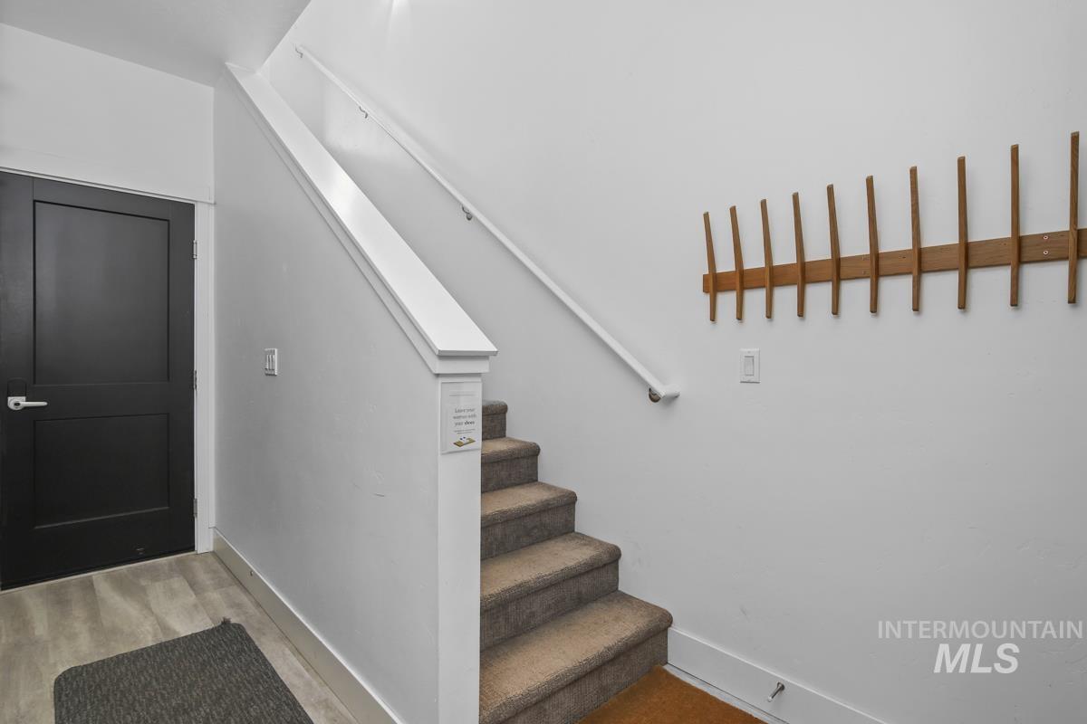 310 Broken Creek St. Property Photo 7