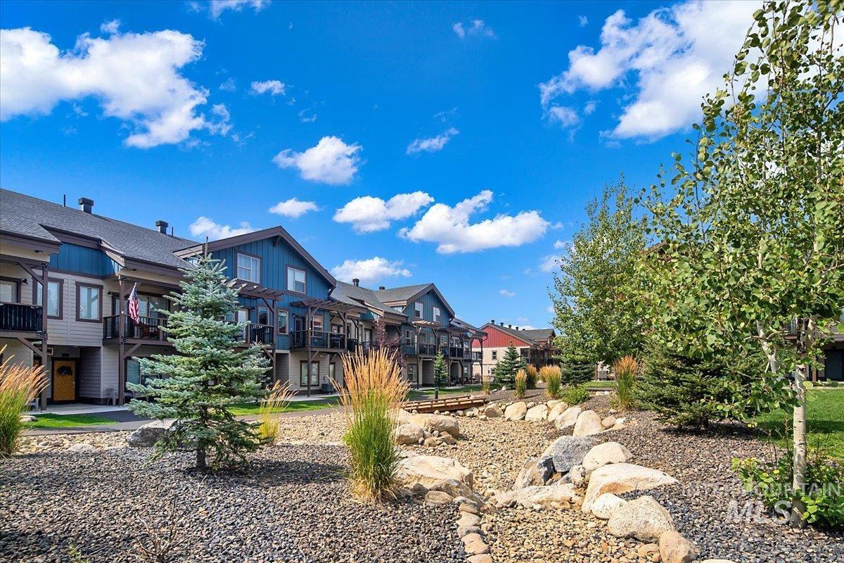 310 Broken Creek St. Property Photo 9