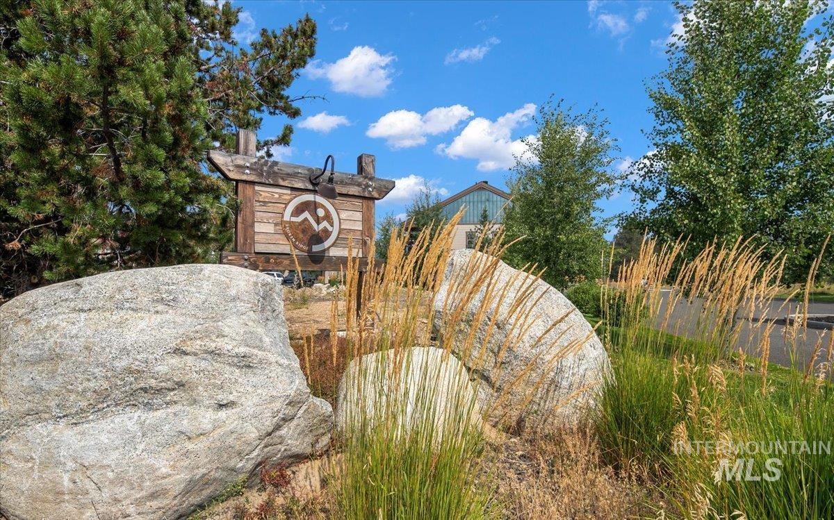 310 Broken Creek St. Property Photo 10