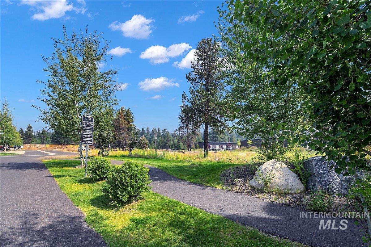 310 Broken Creek St. Property Photo 11