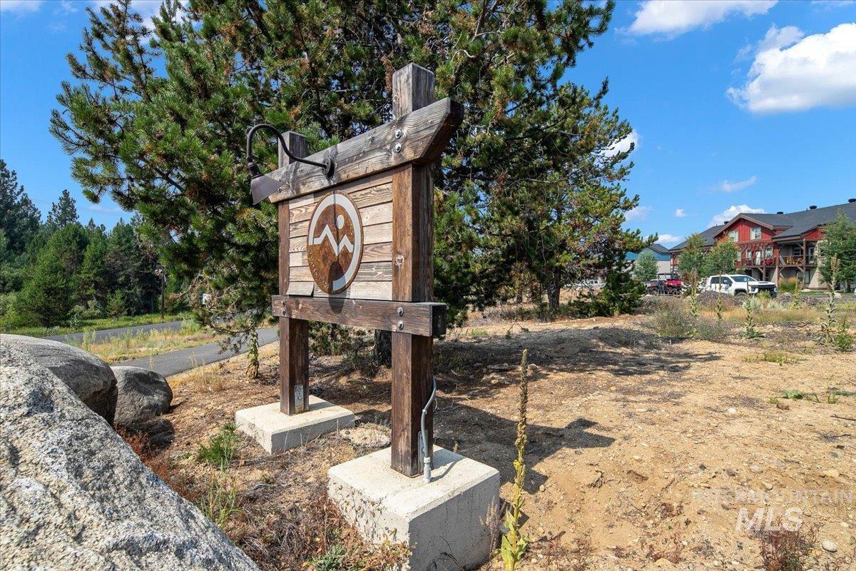 310 Broken Creek St. Property Photo 12