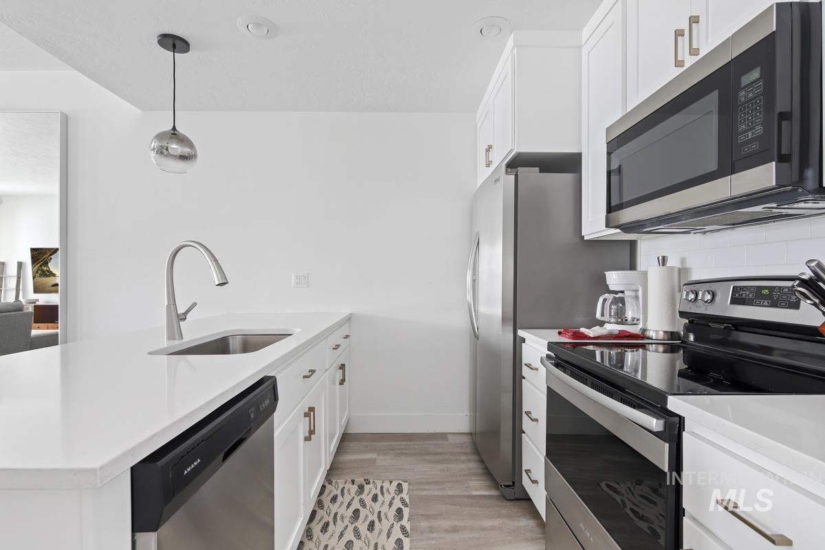 310 Broken Creek St. Property Photo 24