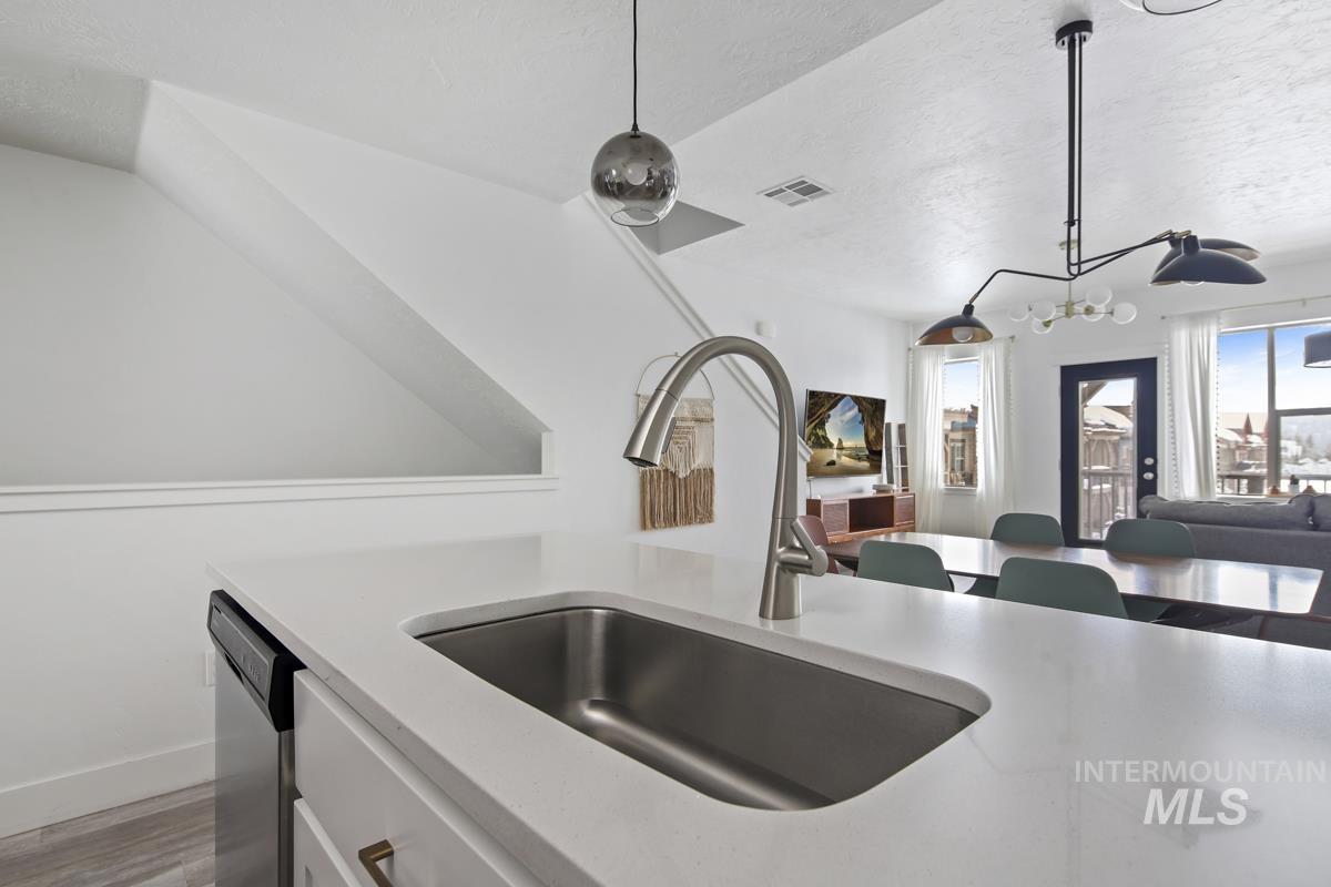 310 Broken Creek St. Property Photo 26