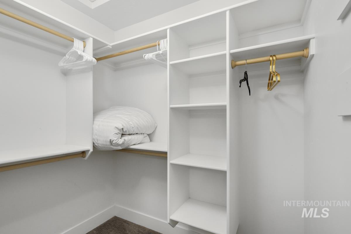 310 Broken Creek St. Property Photo 35