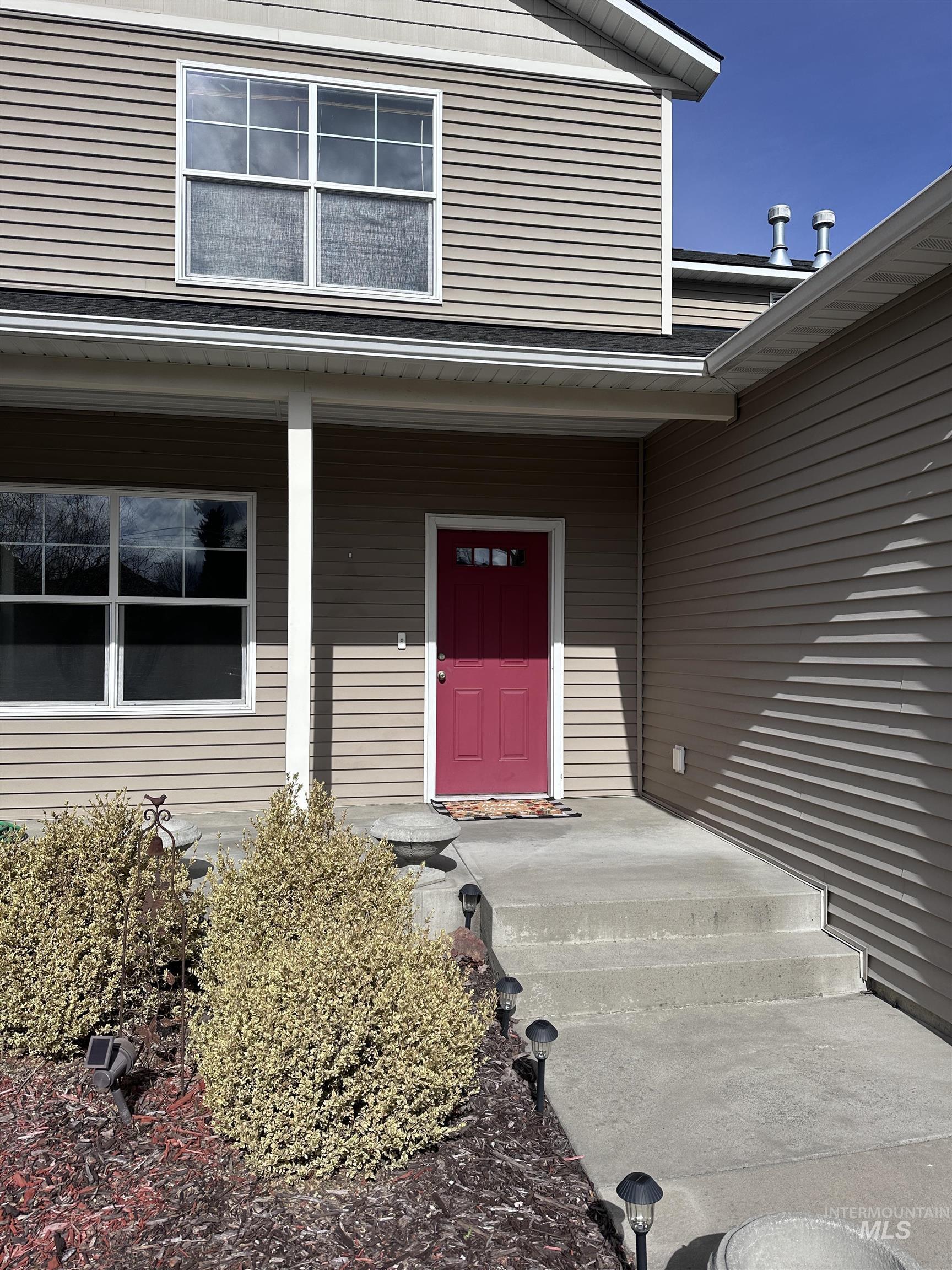 1318 Edinborough Ct Property Photo 2