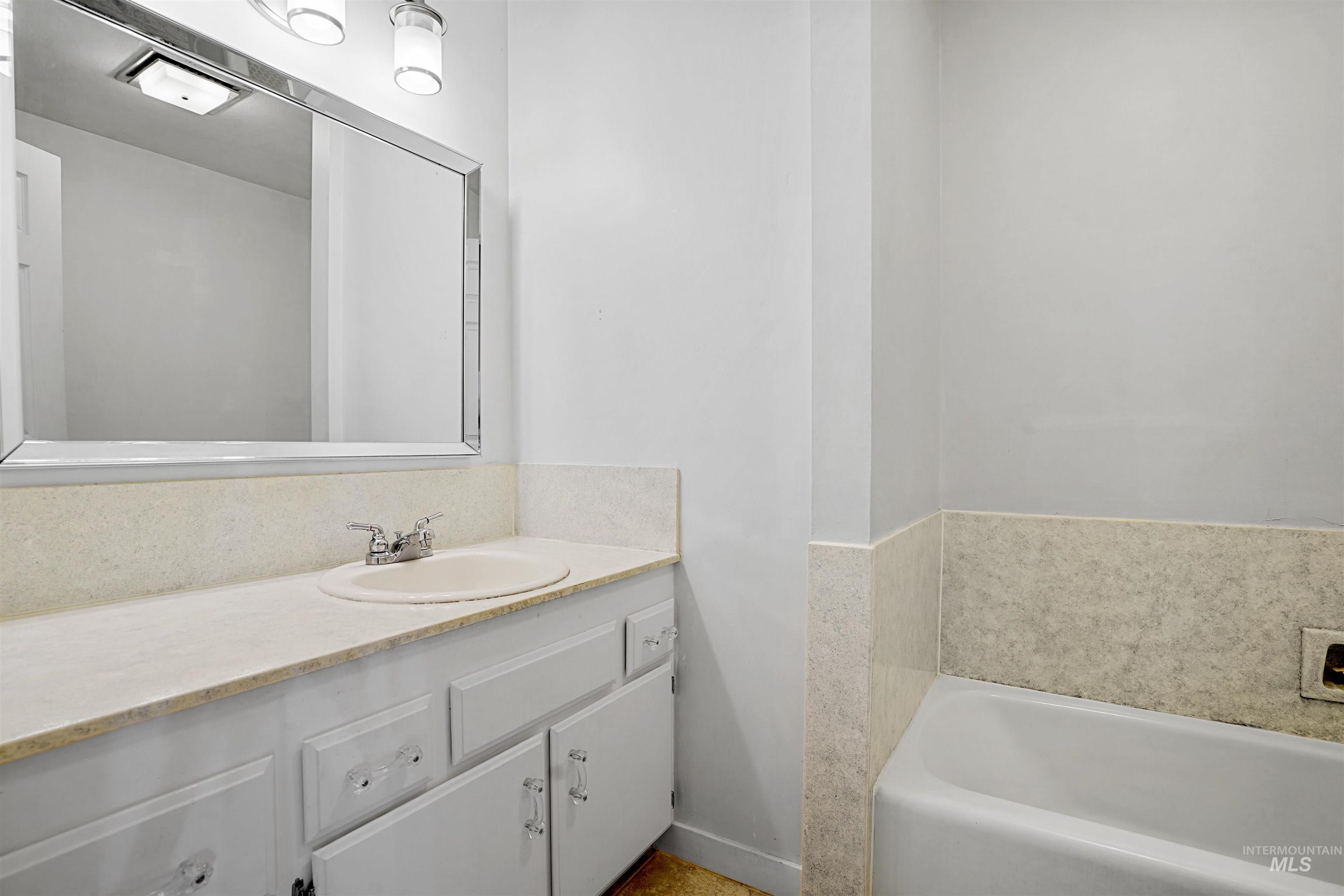 1000 E 18th Street Property Photo 12