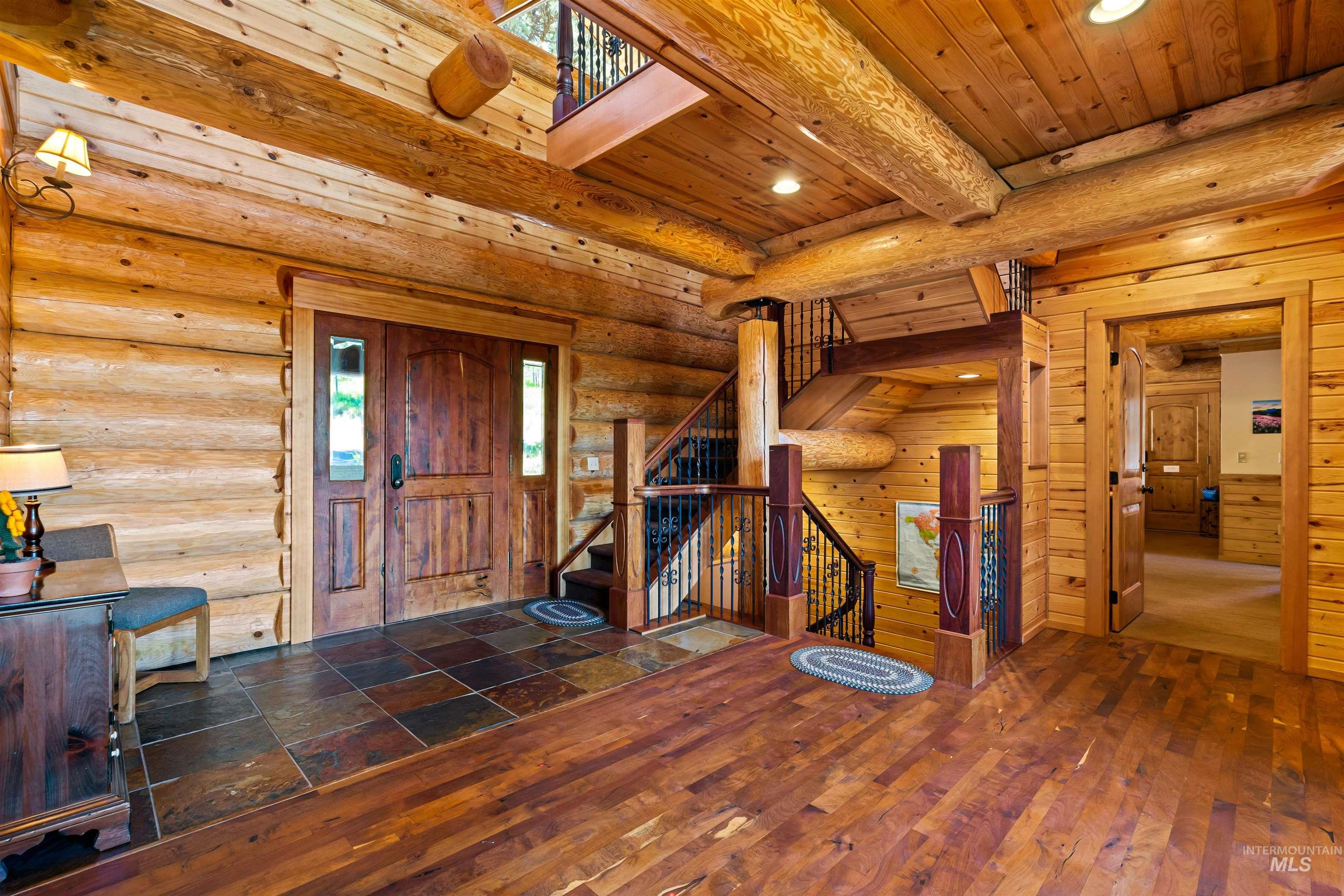1050 Greenview Lane Property Photo 4