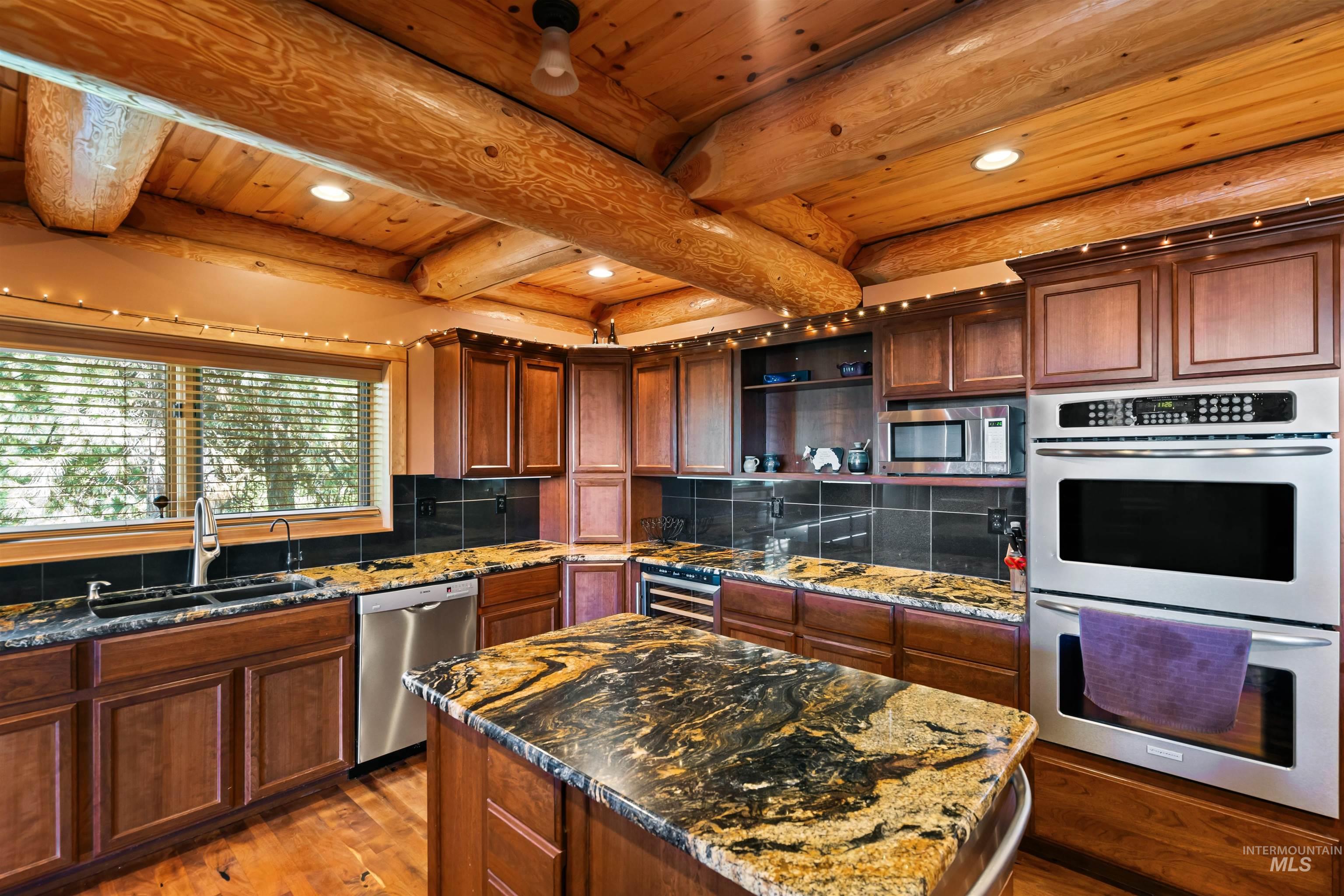 1050 Greenview Lane Property Photo 18