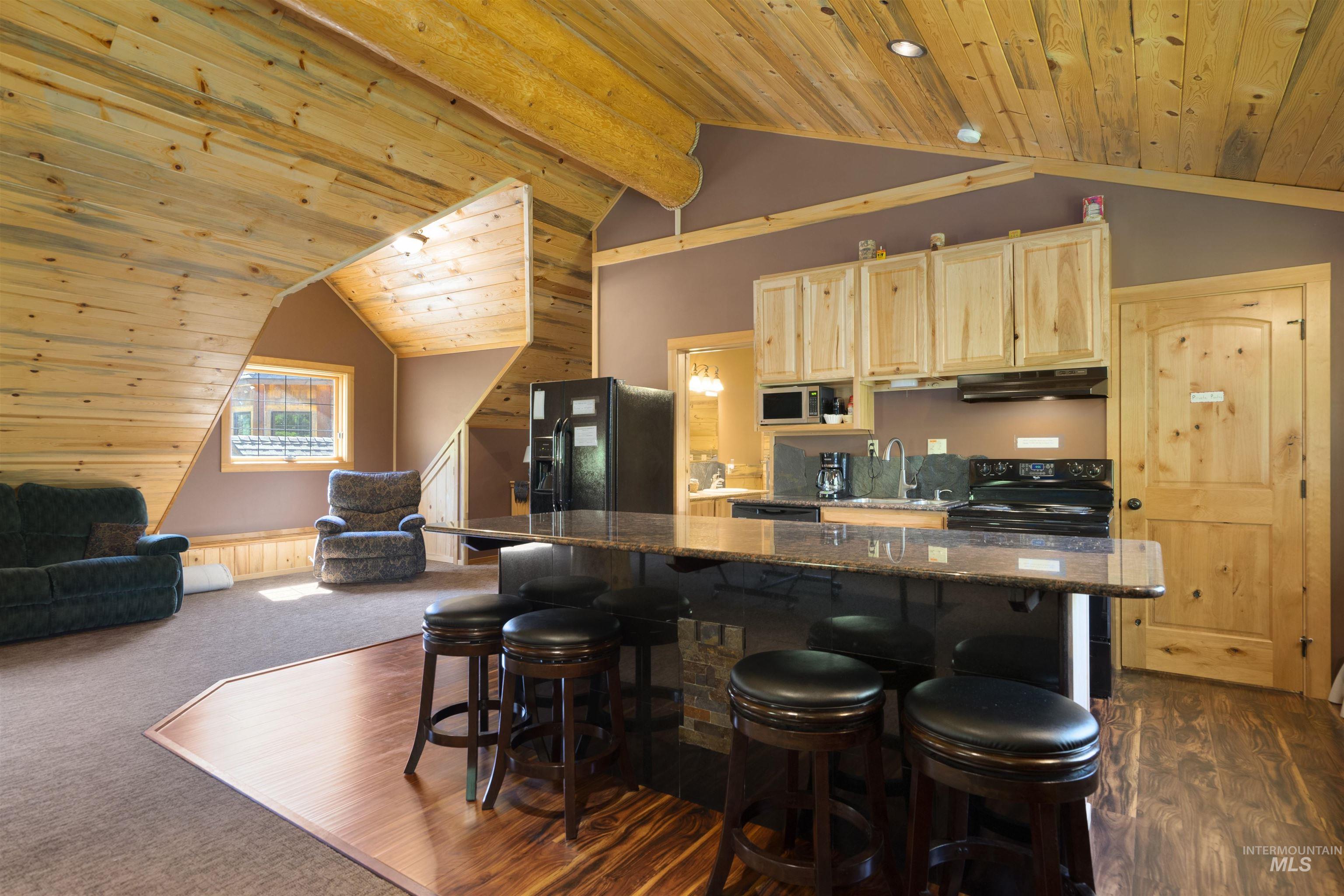 1050 Greenview Lane Property Photo 45