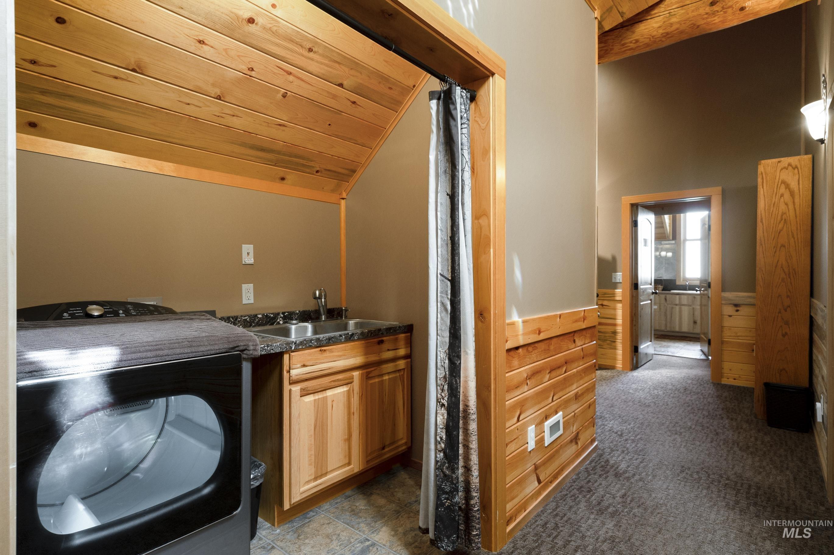 1050 Greenview Lane Property Photo 46