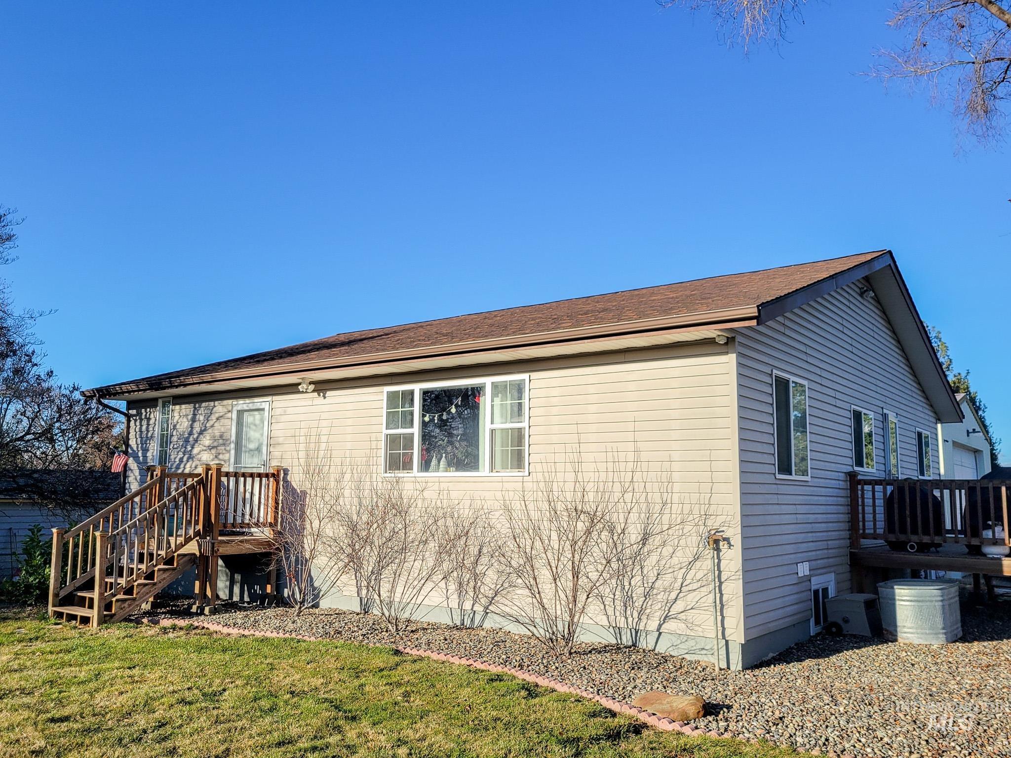 711 Airway Ave Property Photo
