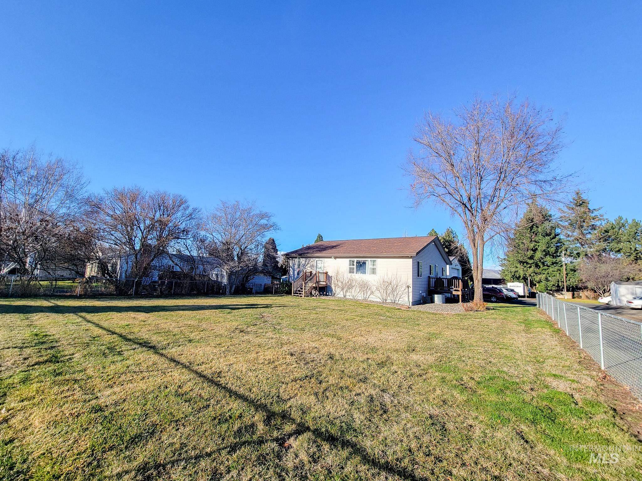 711 Airway Ave Property Photo 5
