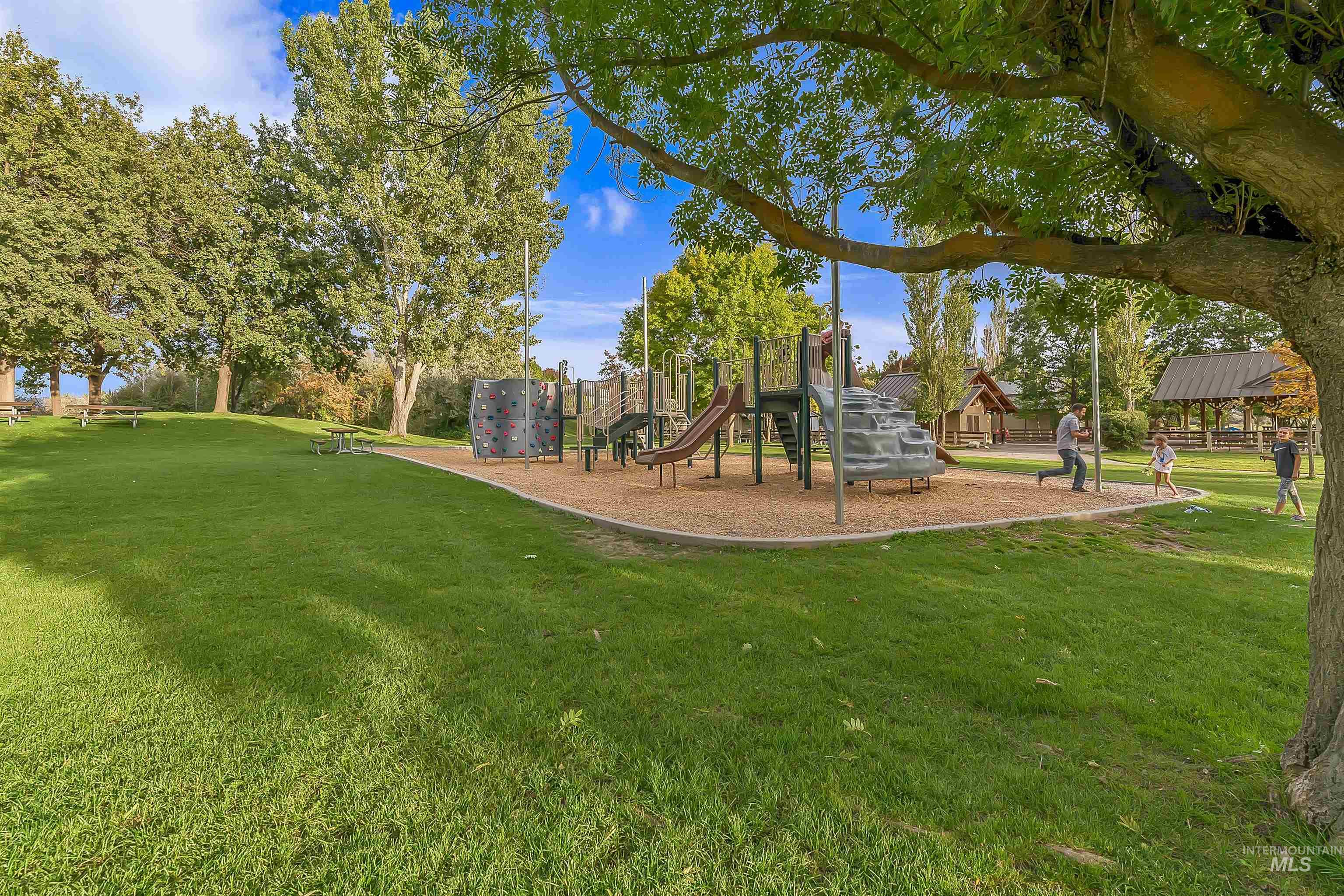 640 N Delehaye Property Photo 32