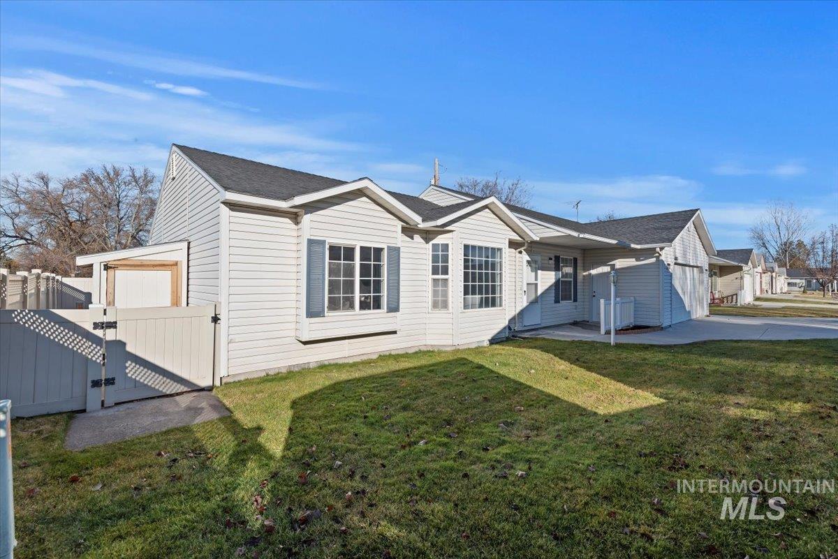2103 Glenn Way Property Photo 2