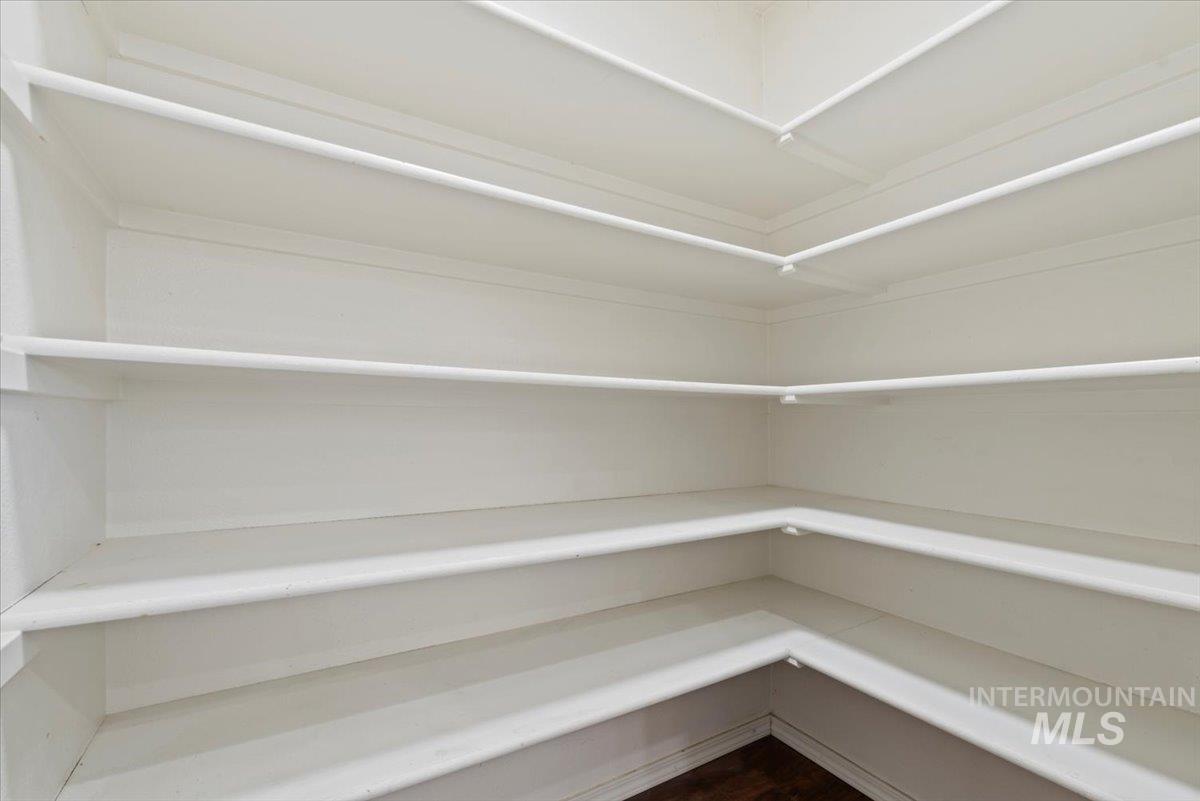2103 Glenn Way Property Photo 13