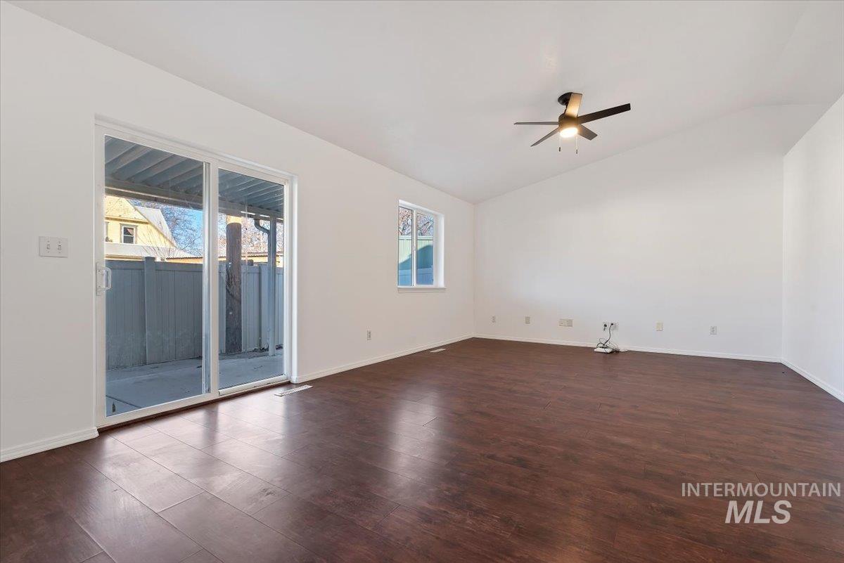 2103 Glenn Way Property Photo 14