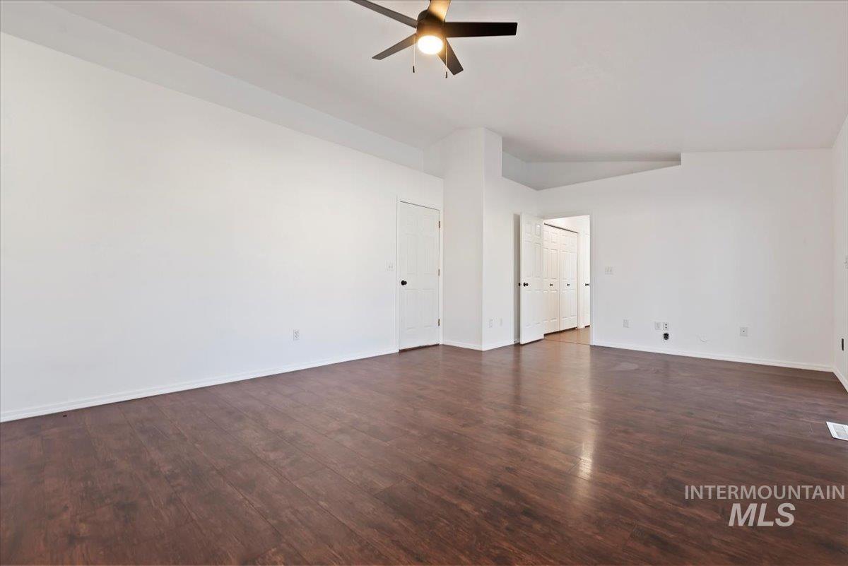 2103 Glenn Way Property Photo 15