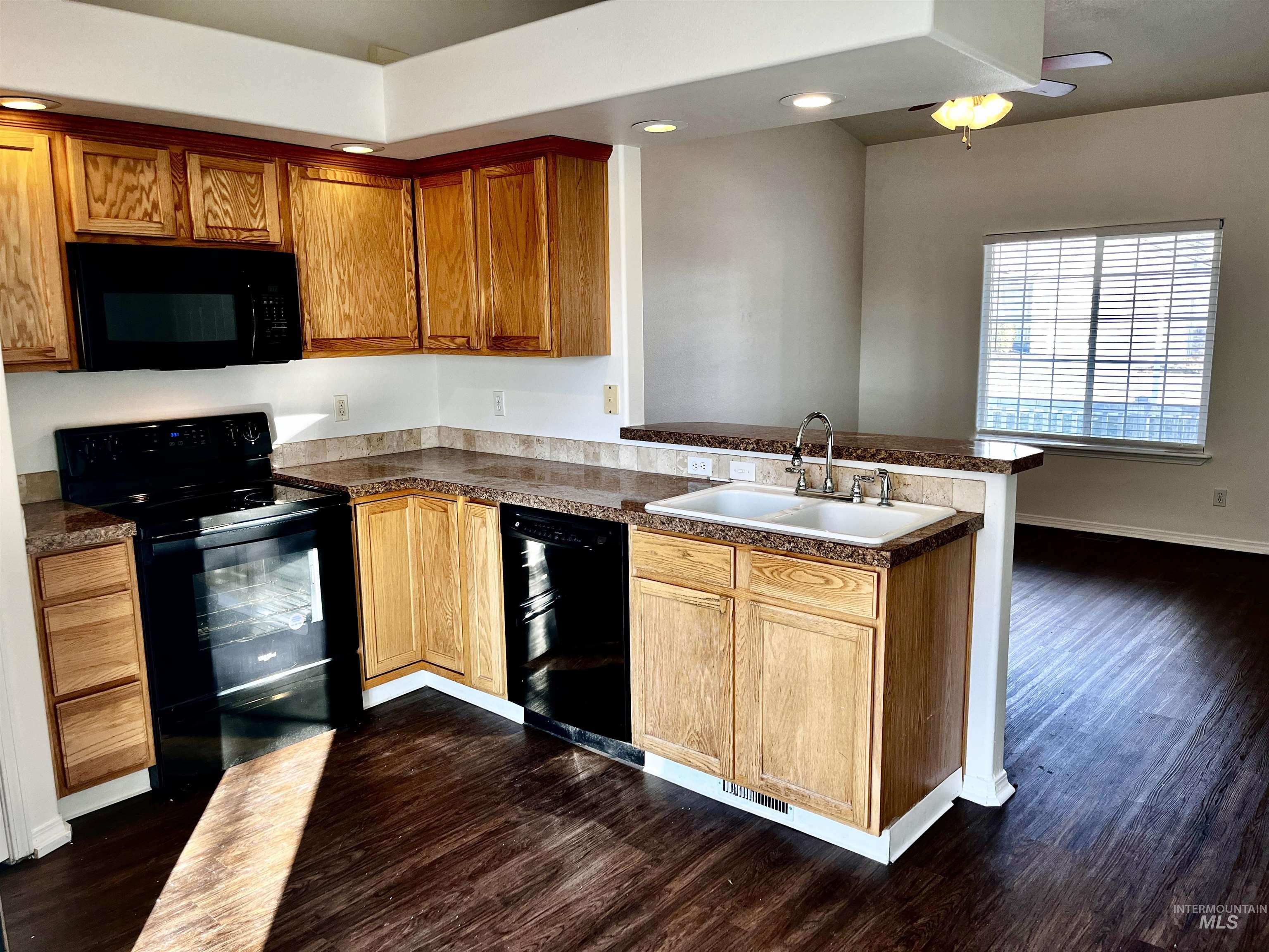 1141 N Pyrite Property Photo 4
