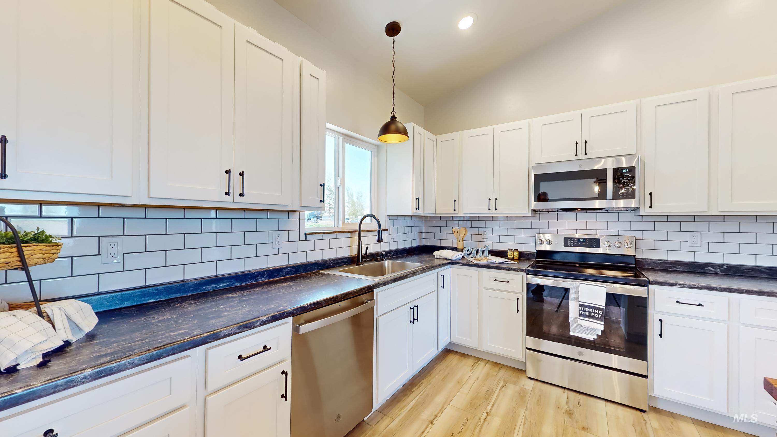 240 Waucanza St. Property Photo 6