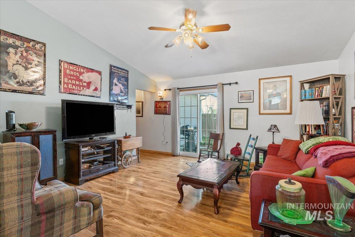 1017 Graycliff Dr Property Photo 4