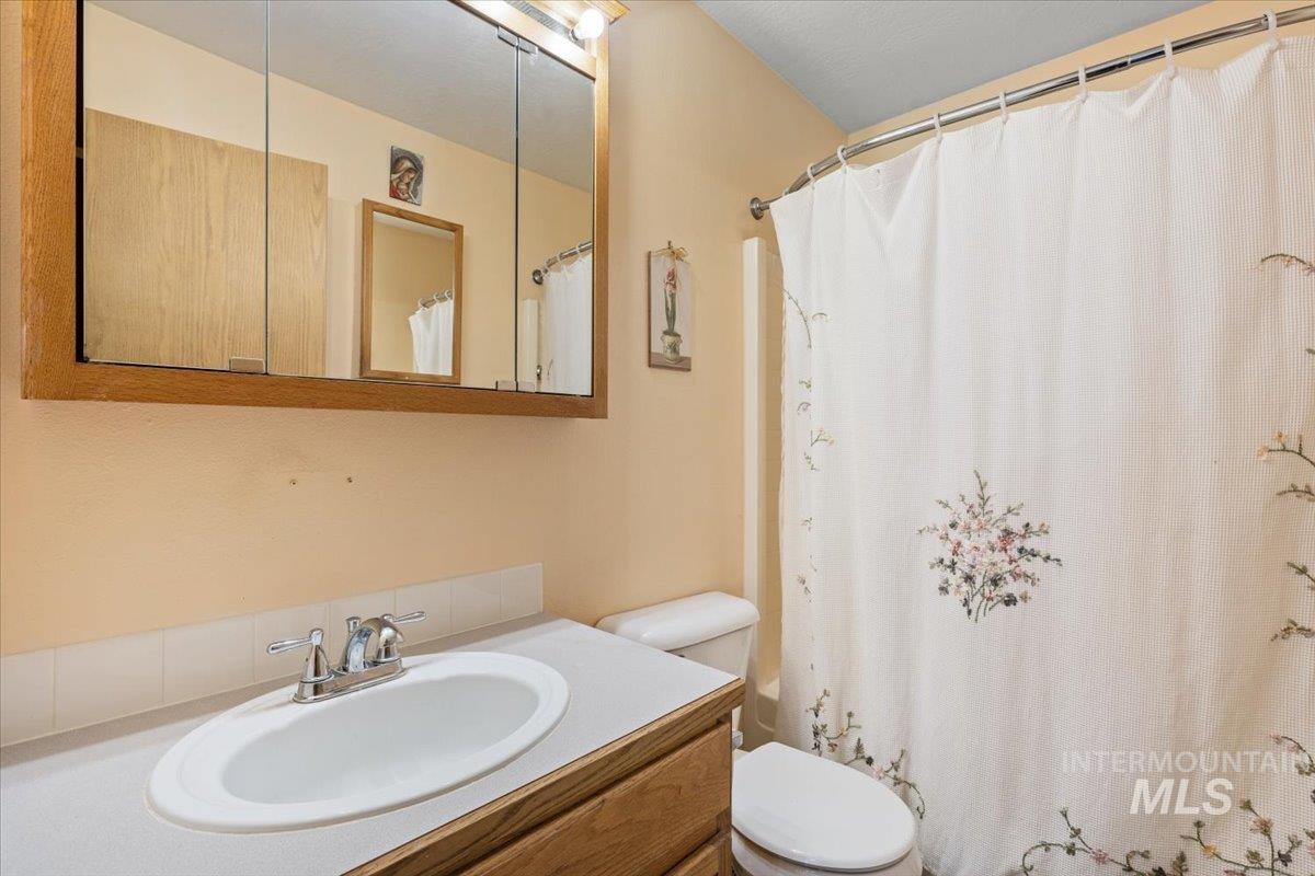 1017 Graycliff Dr Property Photo 9