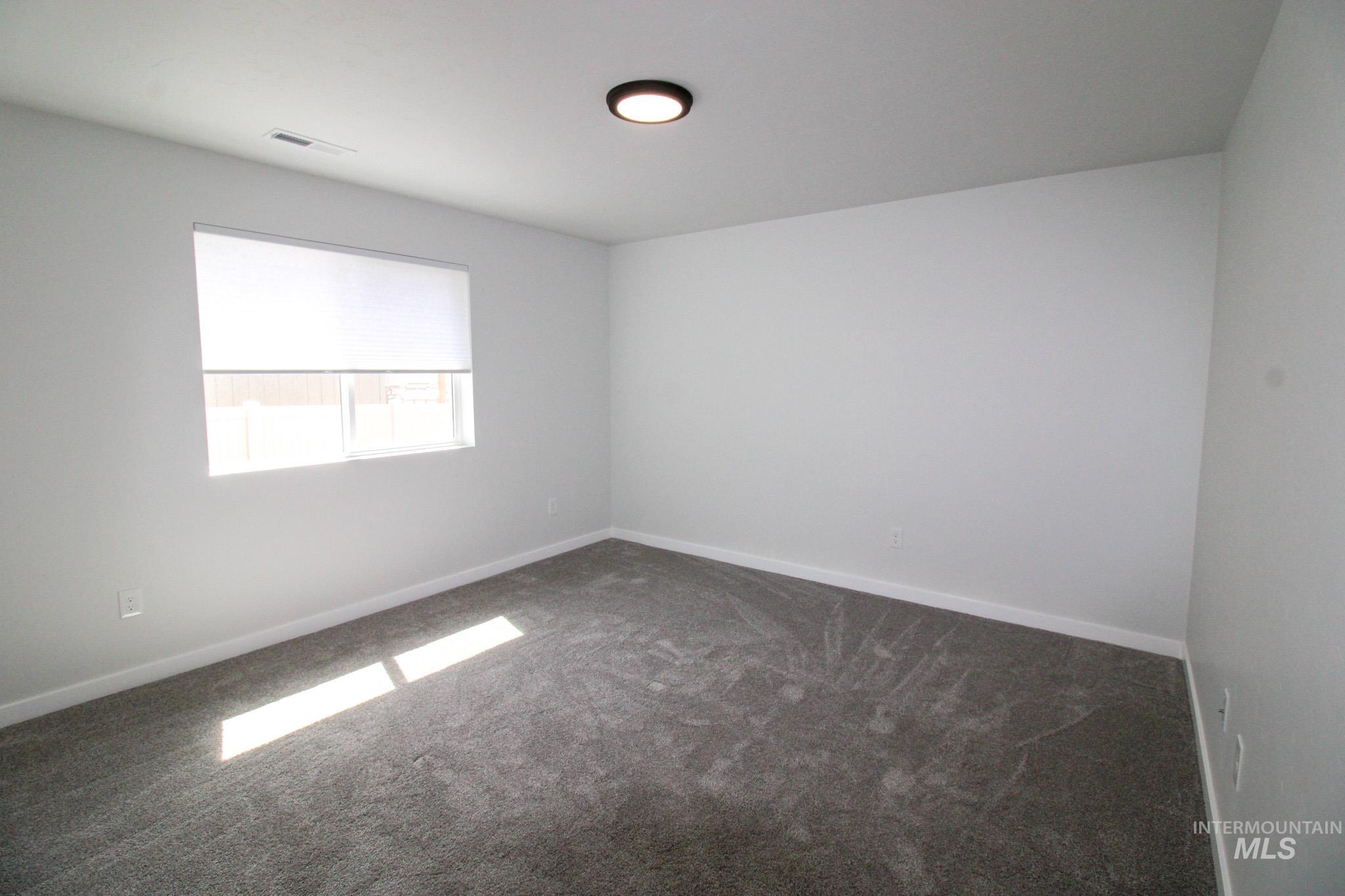 2985 N Mountain Lake Ave Property Photo 6