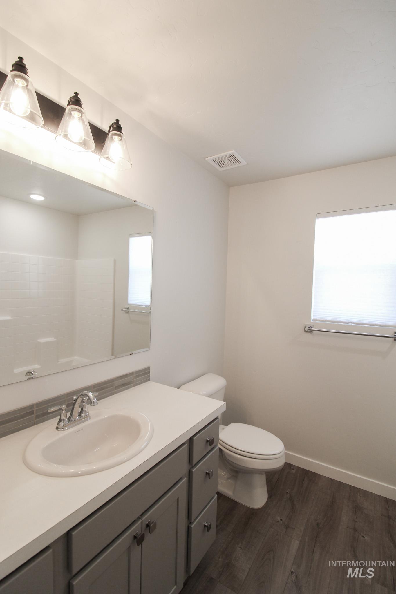 2985 N Mountain Lake Ave Property Photo 8
