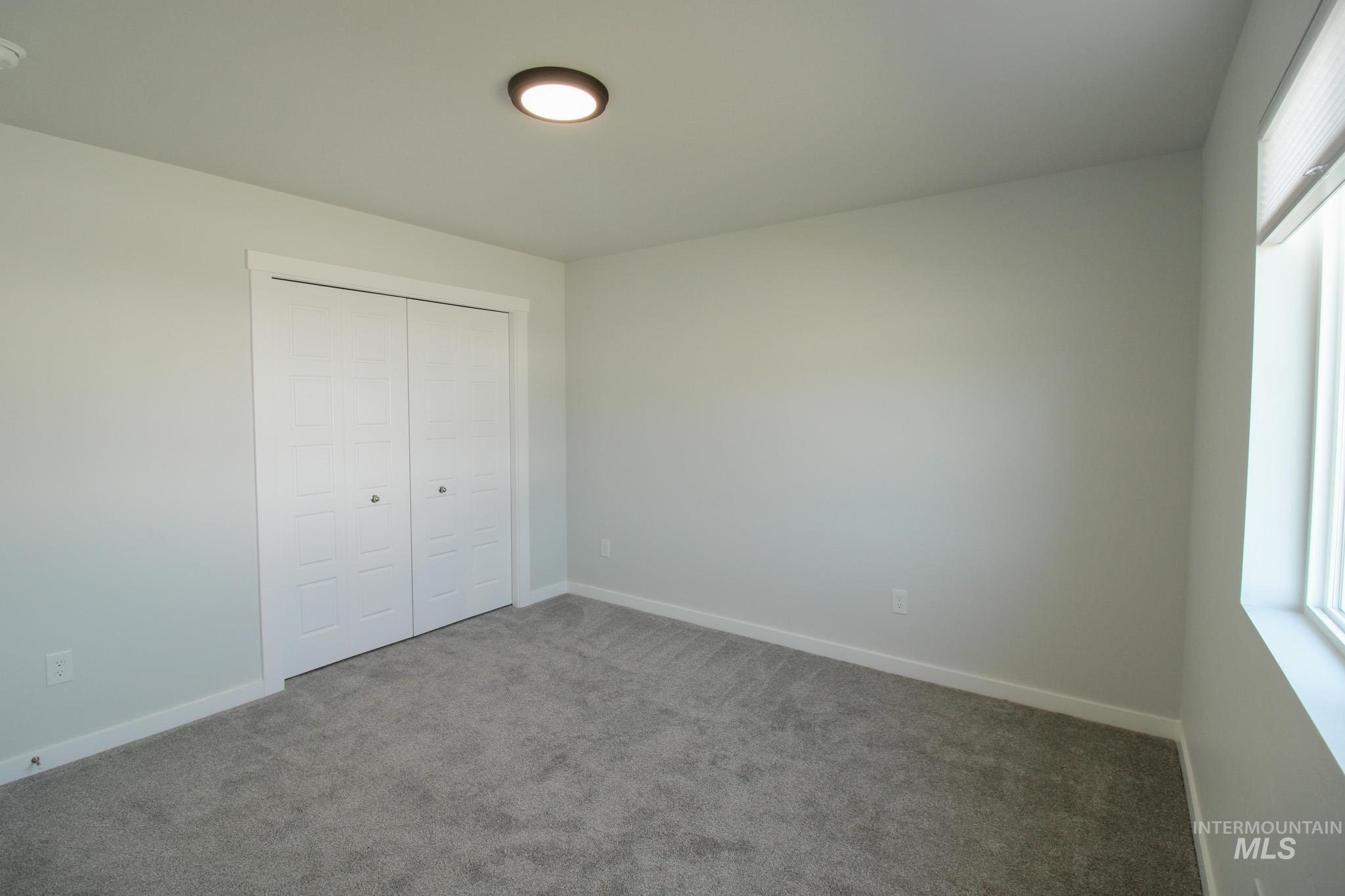 2985 N Mountain Lake Ave Property Photo 9