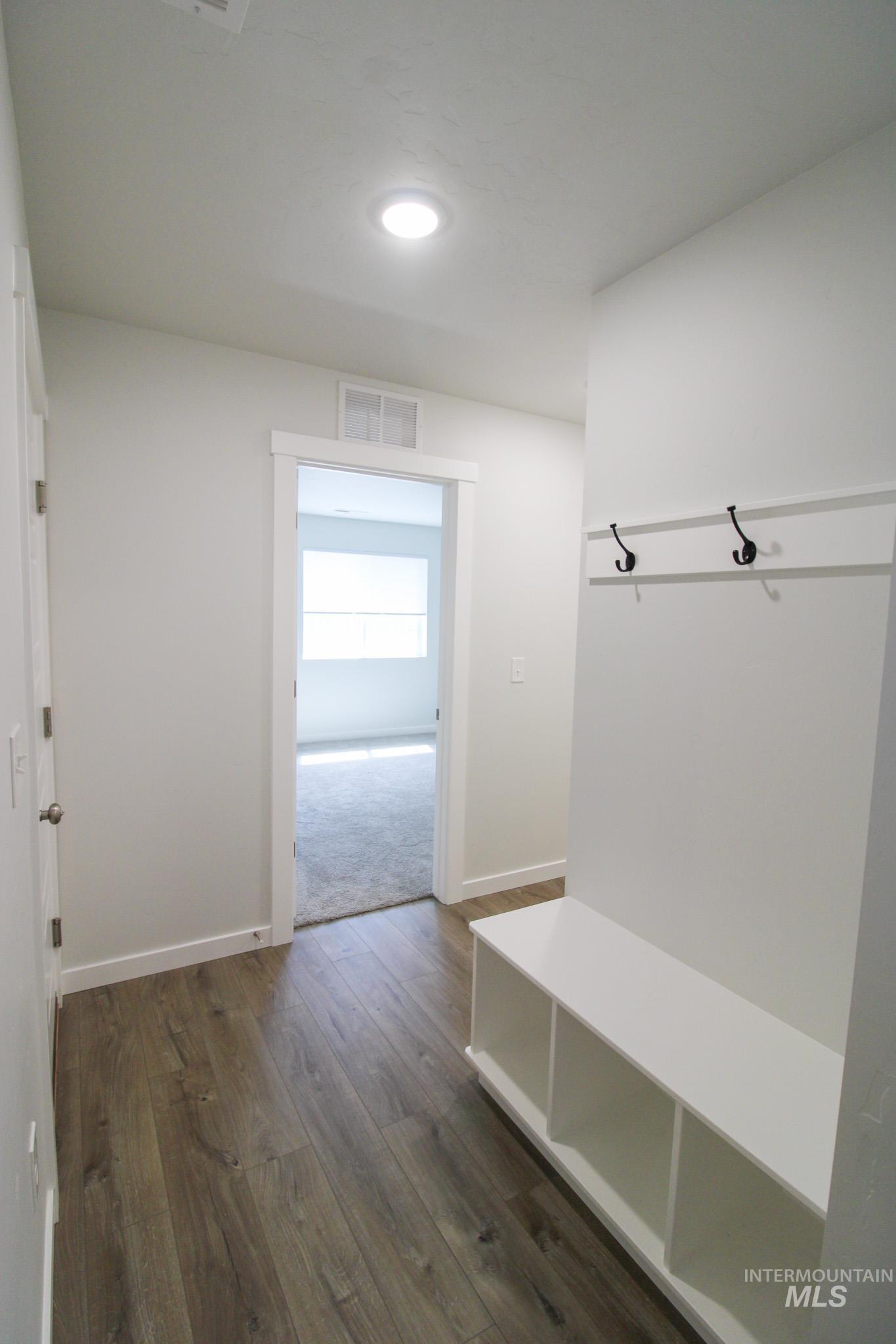 2985 N Mountain Lake Ave Property Photo 14