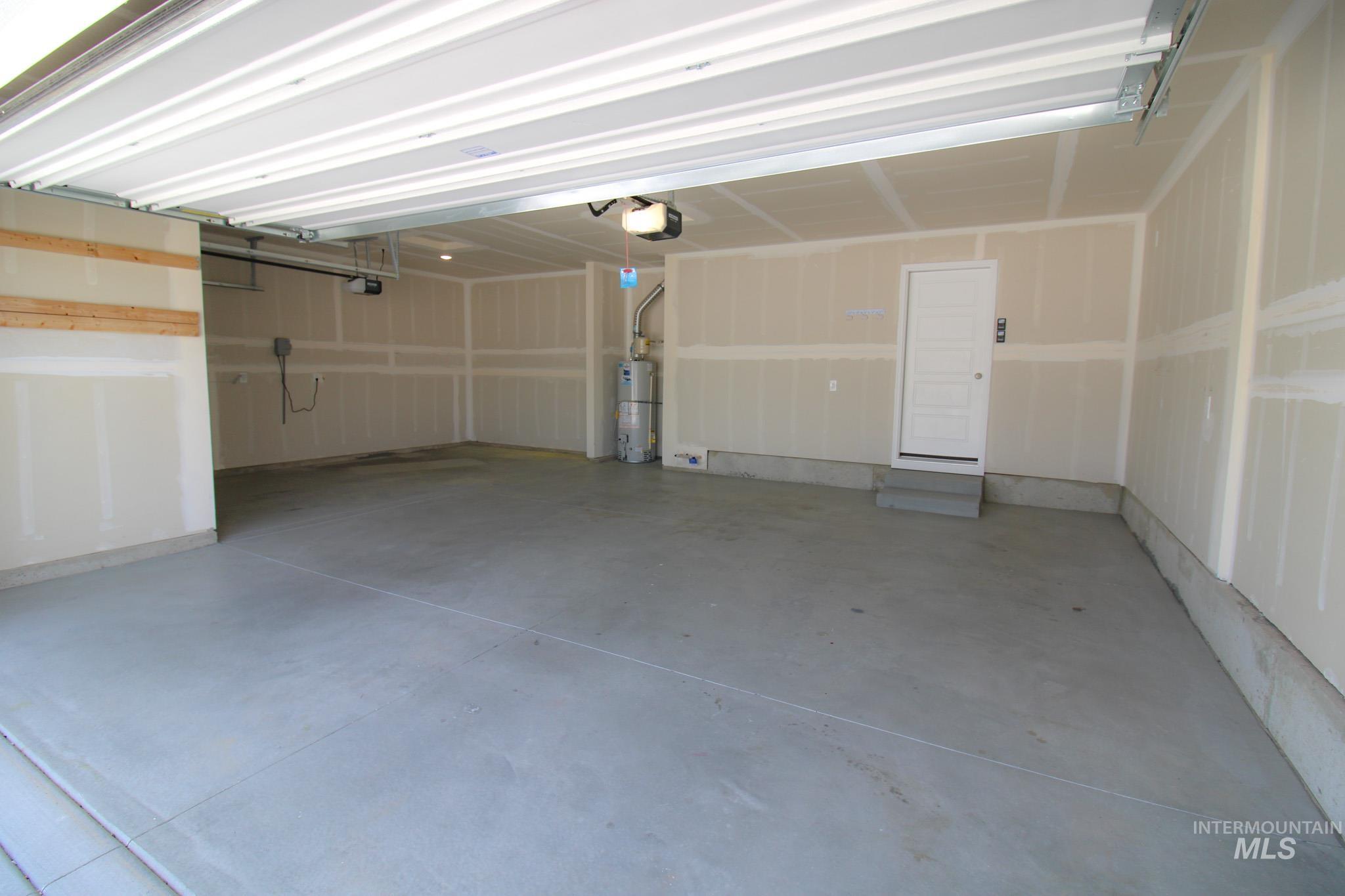 2985 N Mountain Lake Ave Property Photo 15