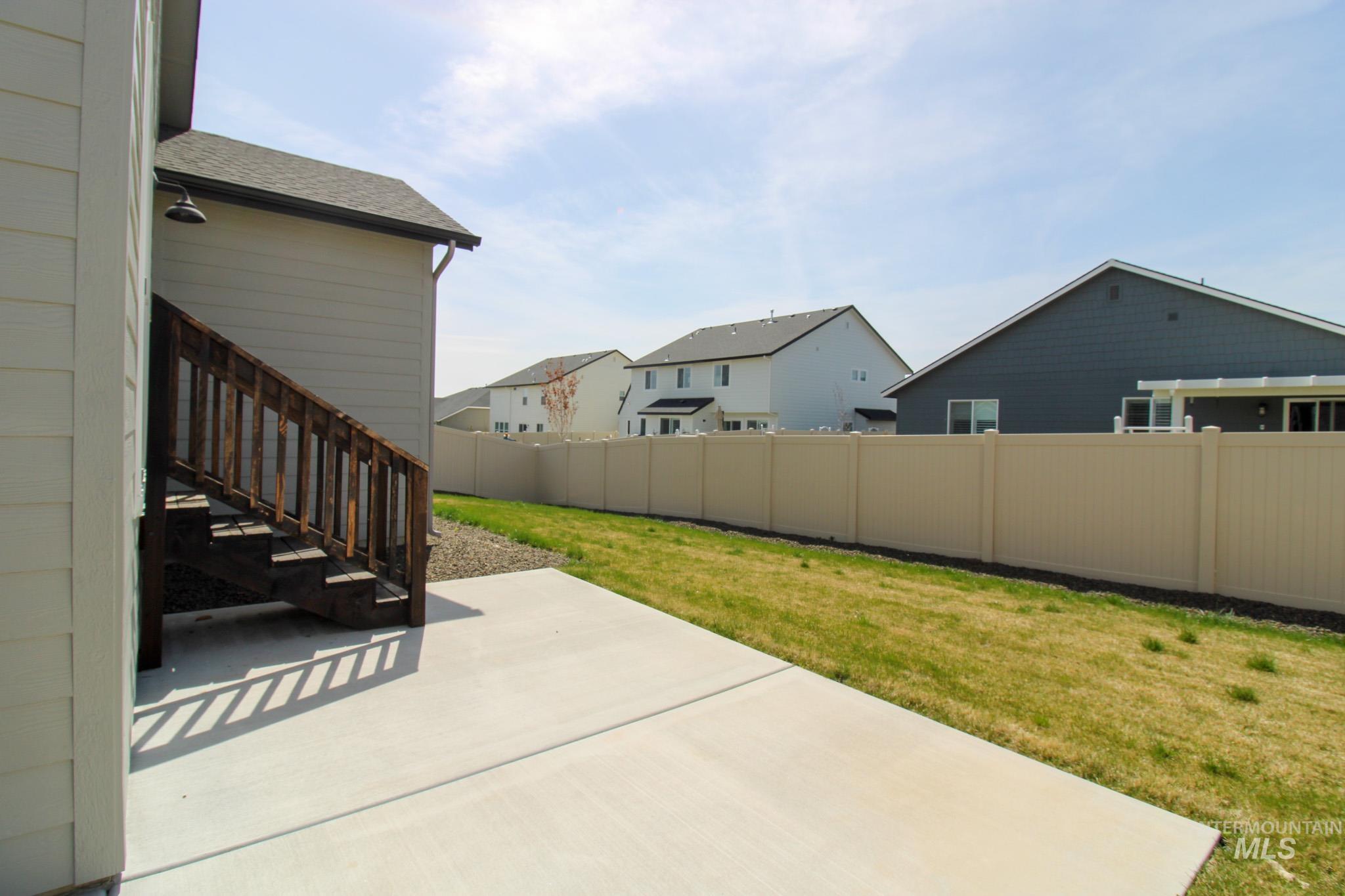 2985 N Mountain Lake Ave Property Photo 17