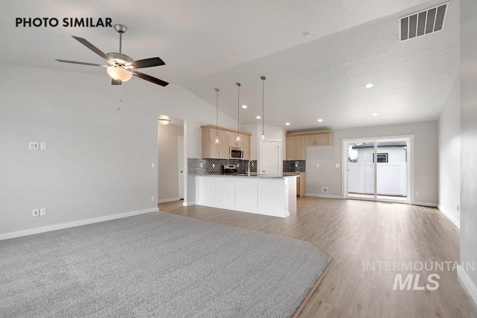 1365 Crescent St Property Photo 5