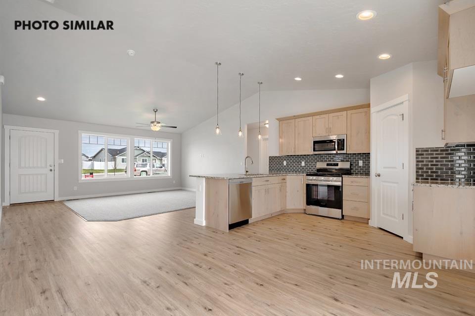 1365 Crescent St Property Photo 11