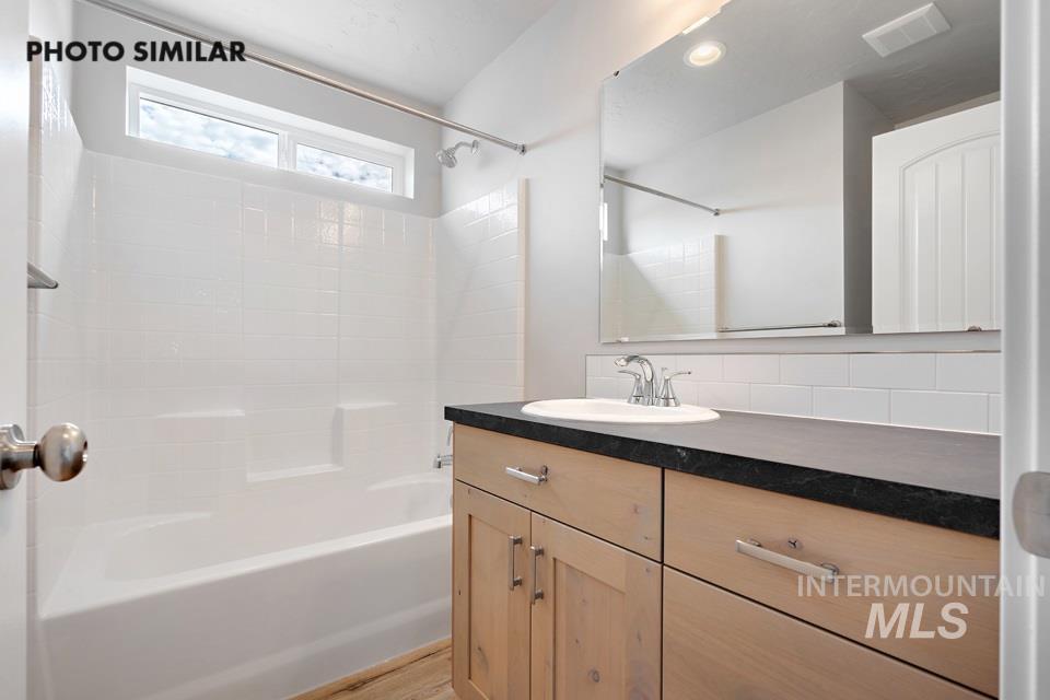 1365 Crescent St Property Photo 29