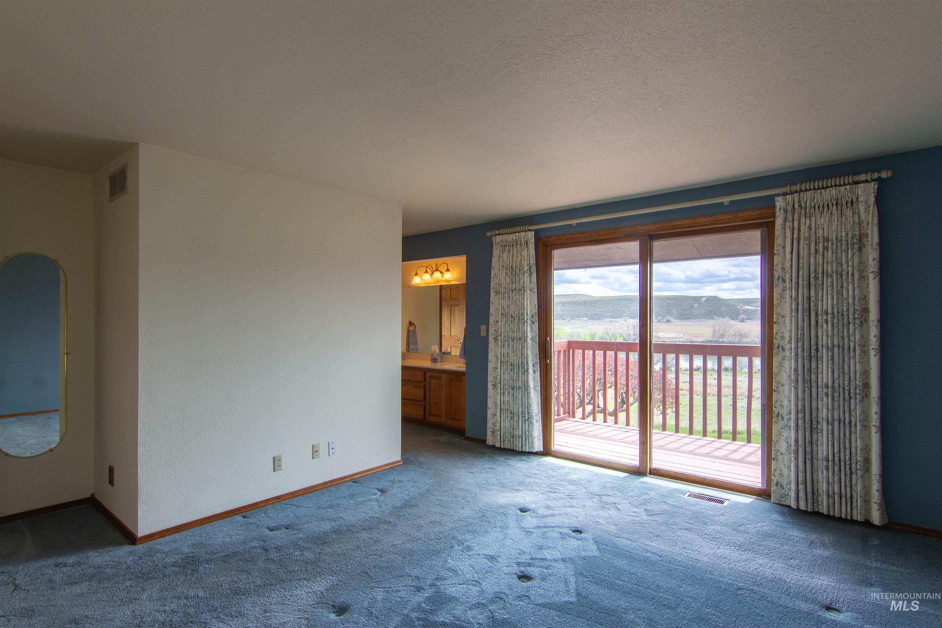 1185 E Cleveland Property Photo 19