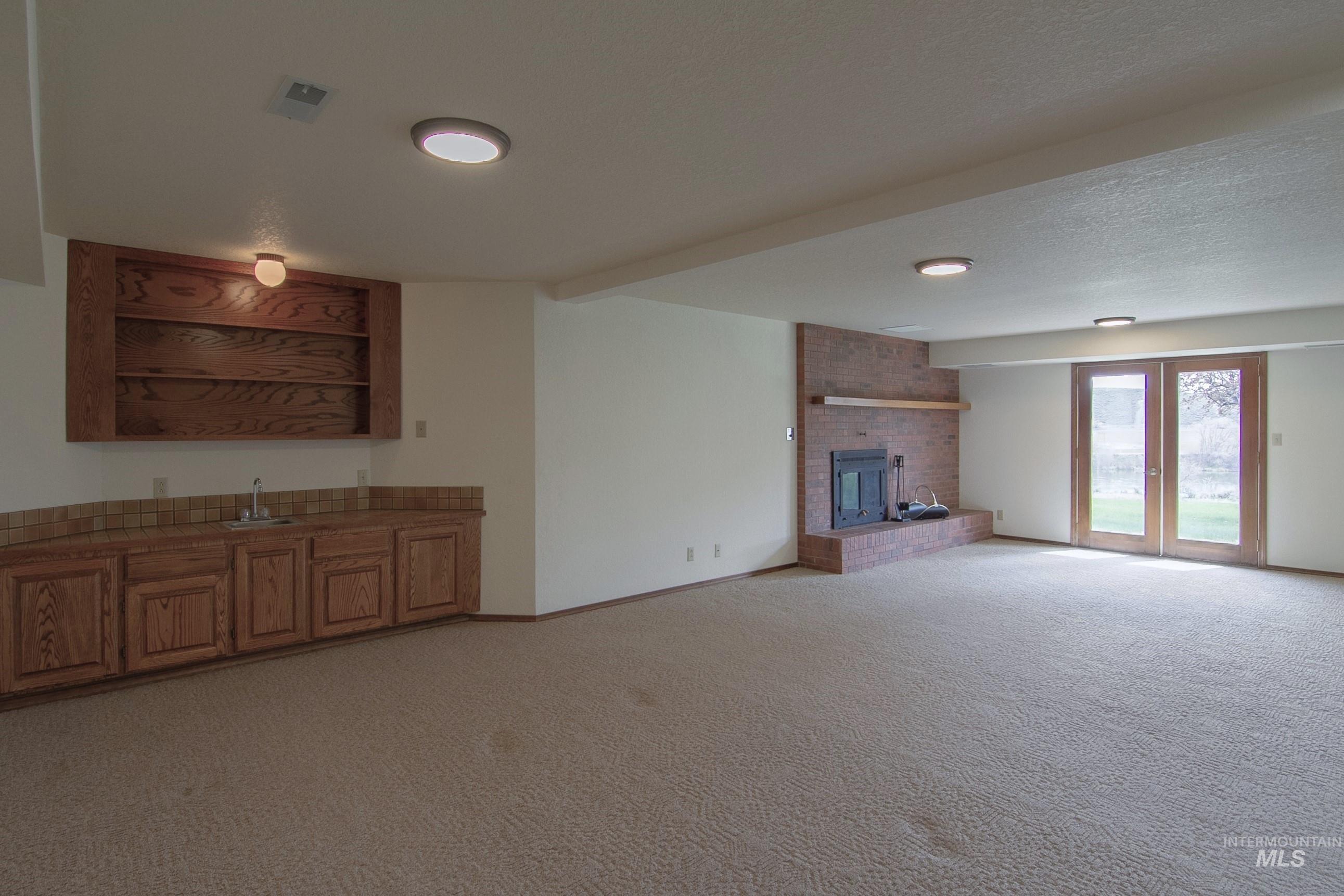 1185 E Cleveland Property Photo 24