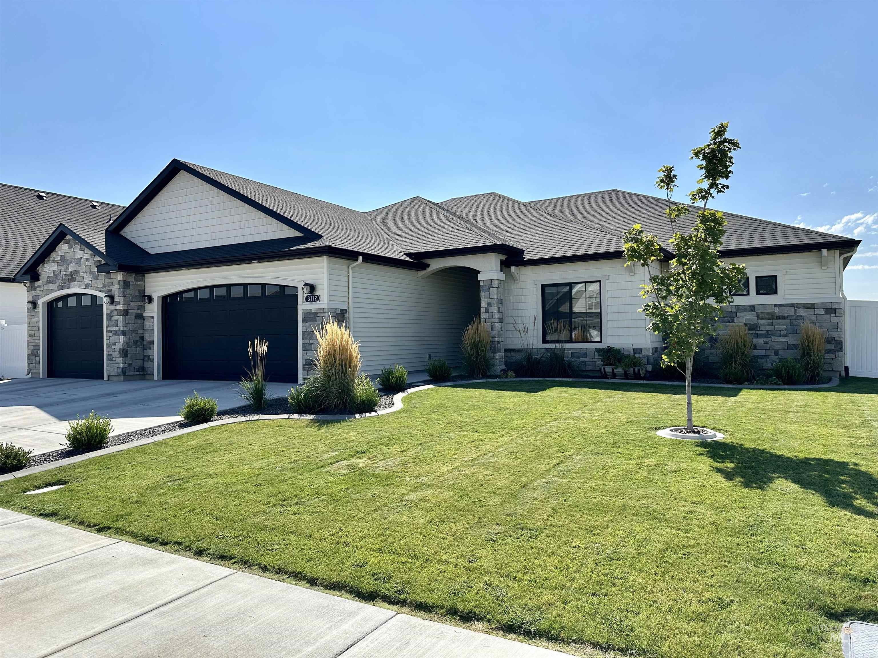 3112 Moonrise Property Photo 2