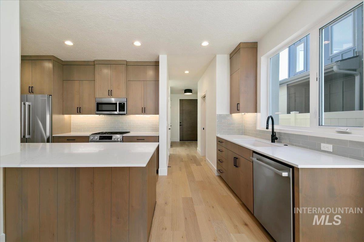 6496 S Astoria Ave Property Photo 7
