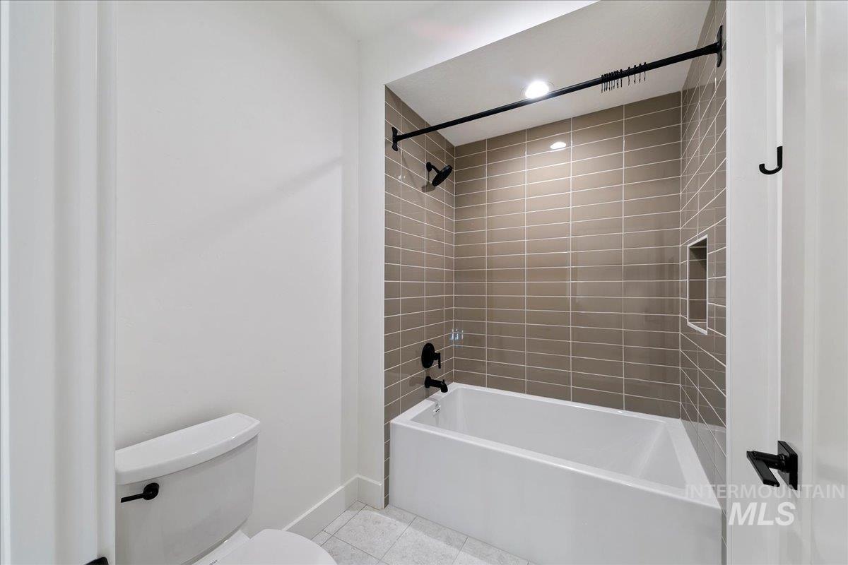 6496 S Astoria Ave Property Photo 26