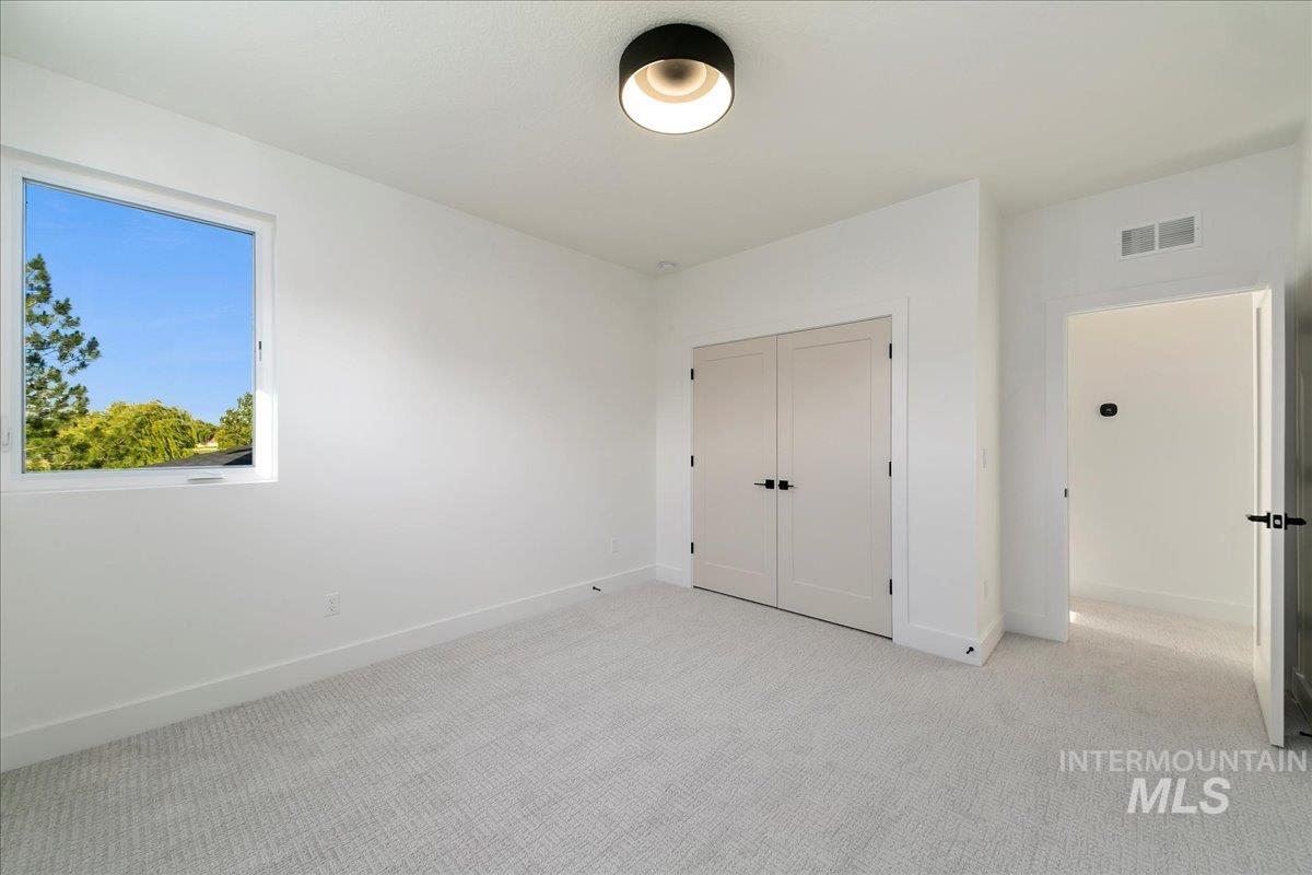 6496 S Astoria Ave Property Photo 27