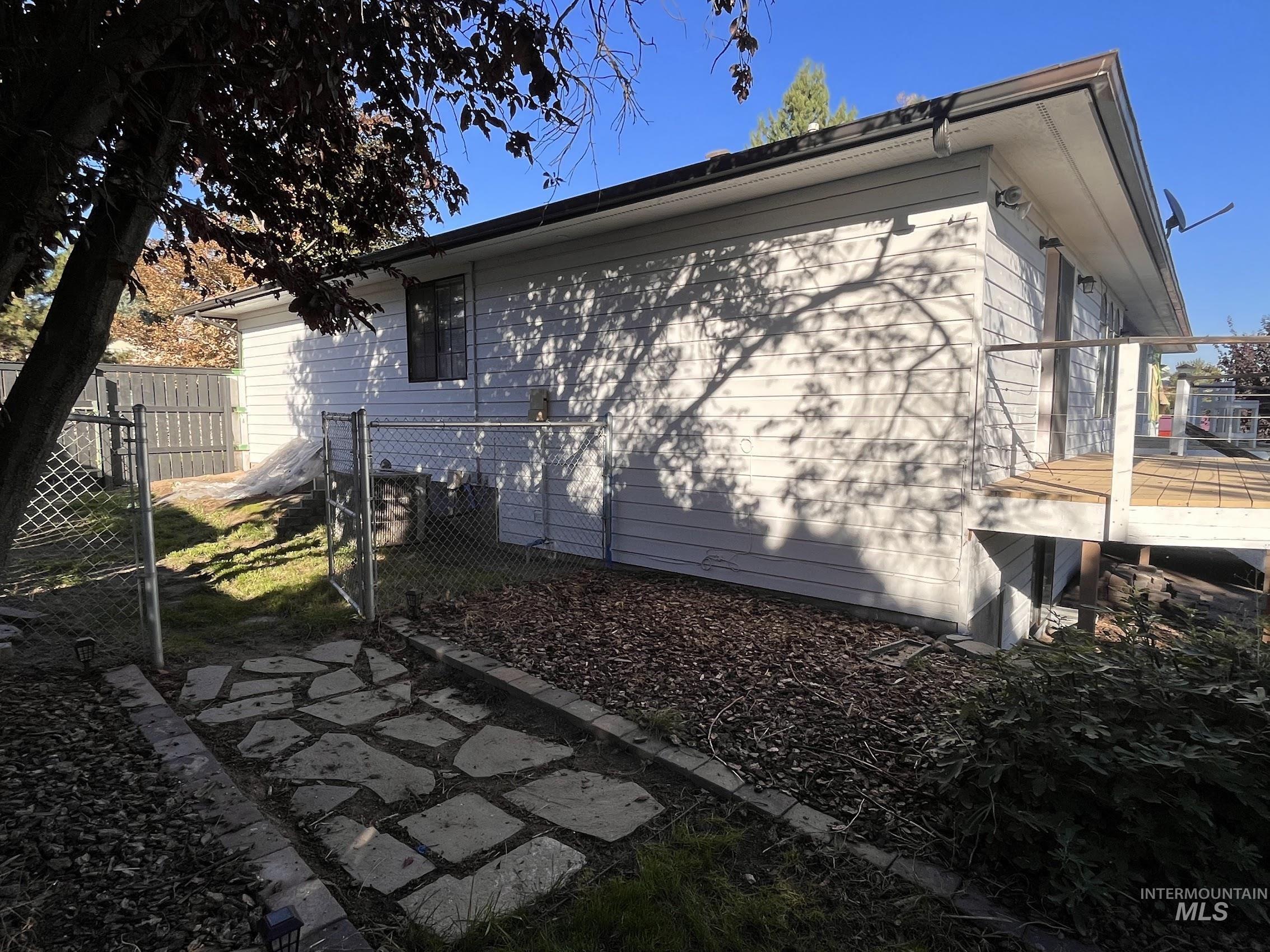 2776 18th St Property Photo 4